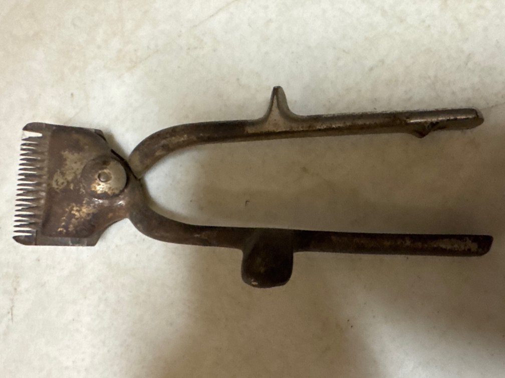 Antique Manual Hand Held Hair and Beard Clipper