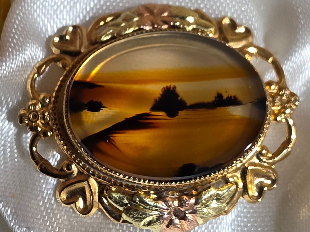 Black Hills Gold and Agate Pin