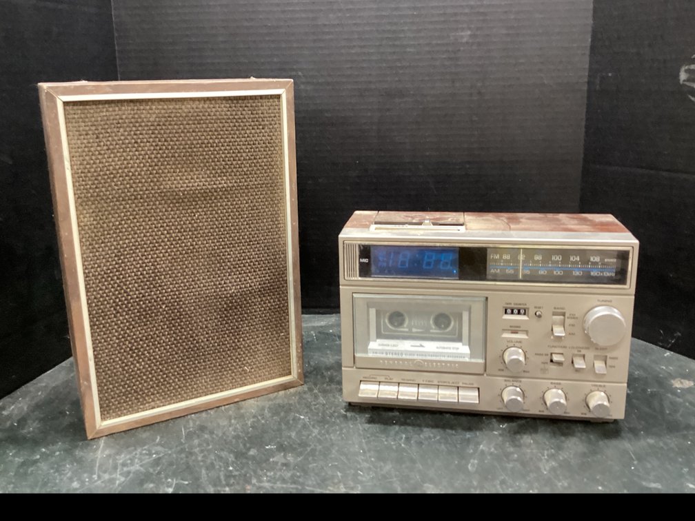 General Electric AM-FM Stereo Clock Radio/ Cassette Recorder with Speaker