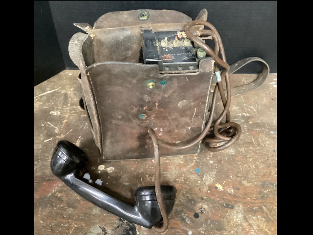 U.S.Army Signal Corps Telephone EE-8 With Leather Carrying Case
