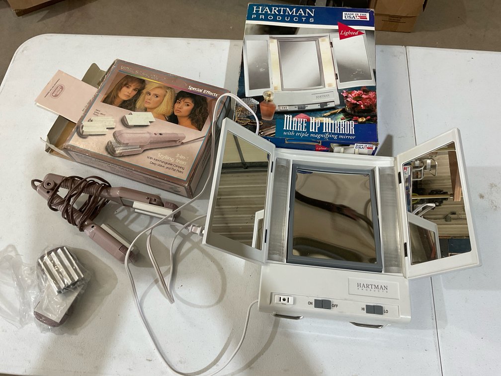 Vidal Sassoon Styling Iron & Hartman Make-Up Mirror