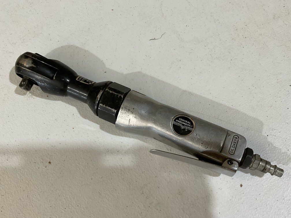 Central Pneumatic 3/8 Air Ratchet Wrench