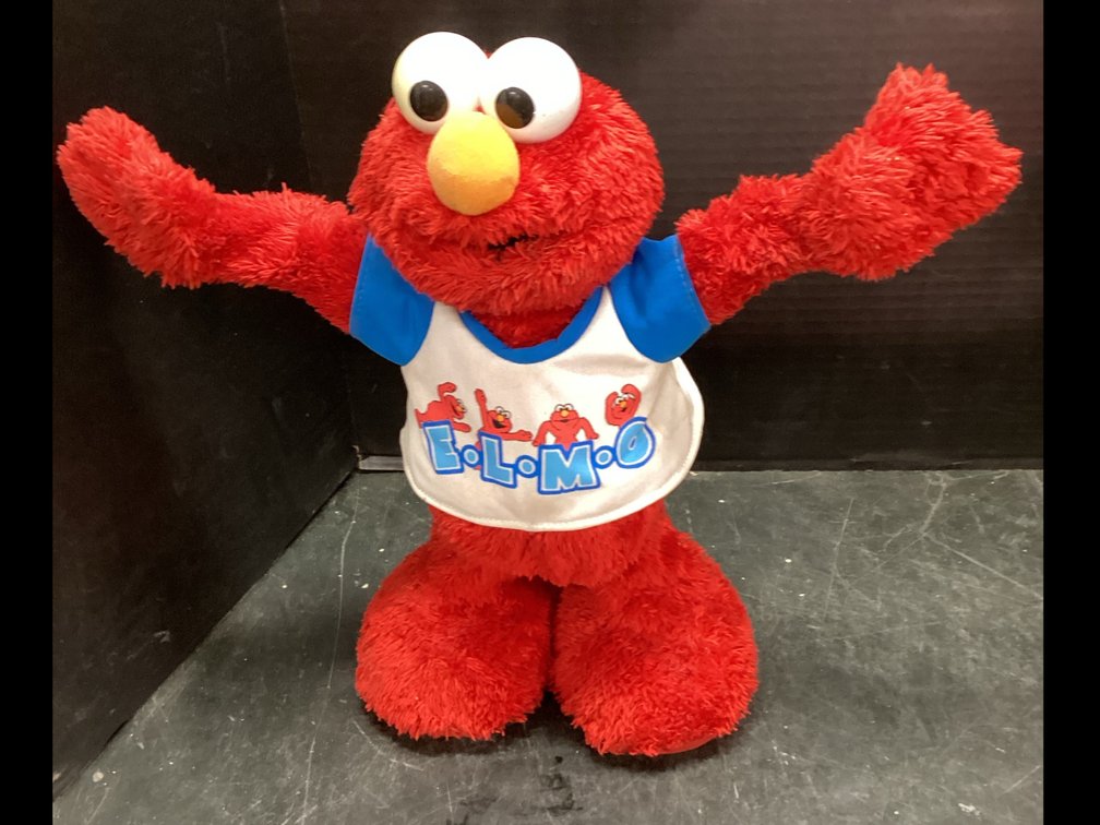 ELMO - Singing & Dancing