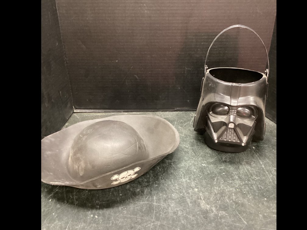 Star Wars Darth Vader Trick-or-Treat Bucket / Plastic Pirate Hat