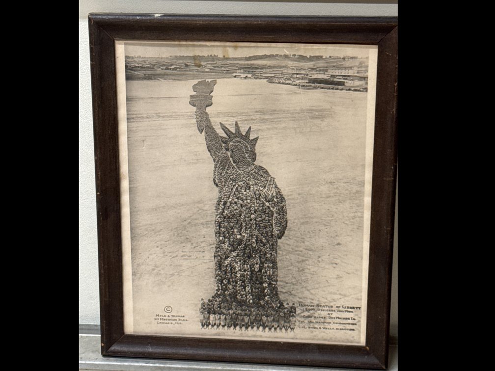 Human Statues Of Liberty