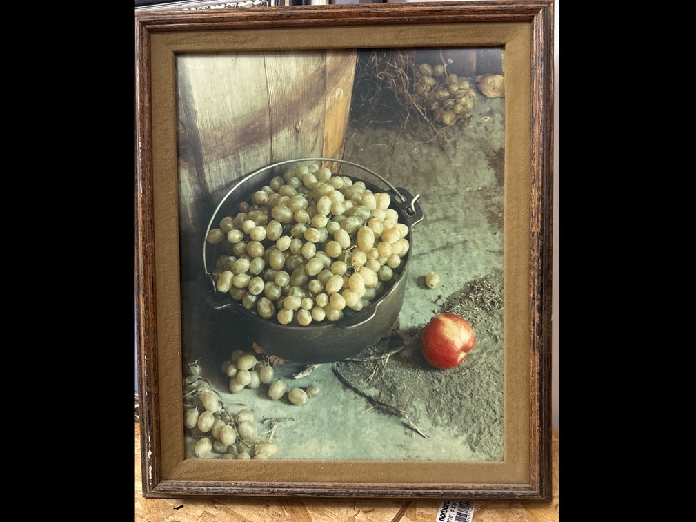 Pot Of Grapes Picture