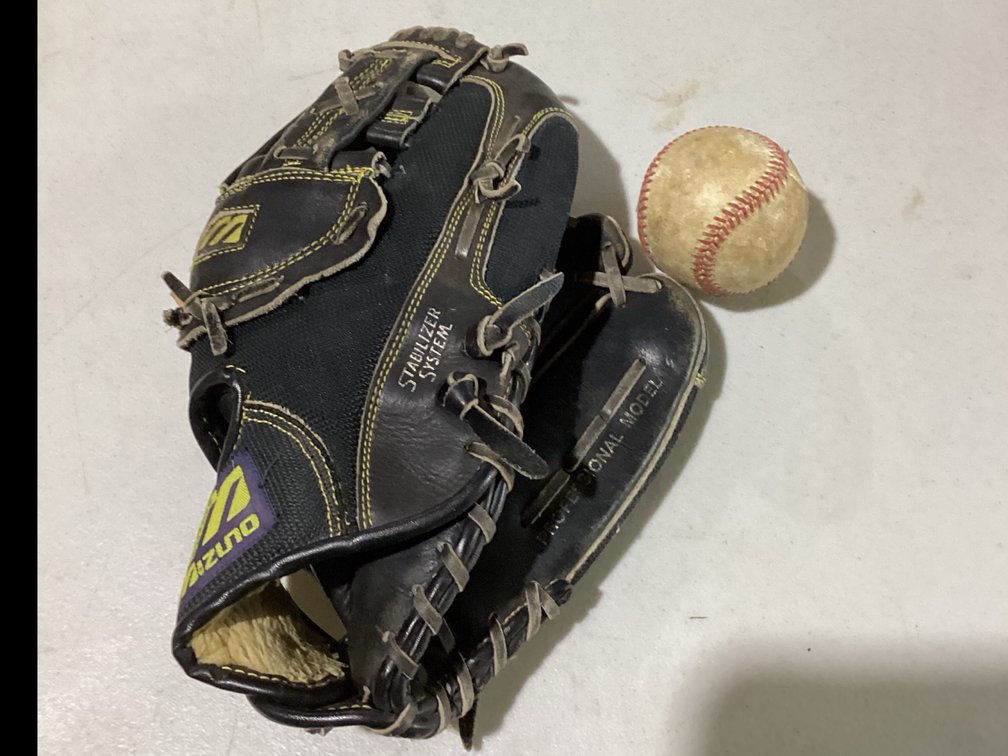 Mizuno baseball mitt and ball