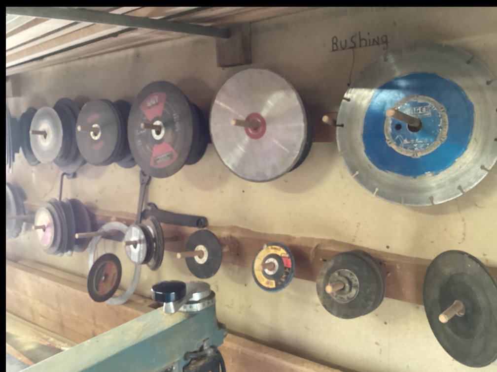 Assorted Sizes of Metal Use - Used Saw Blades