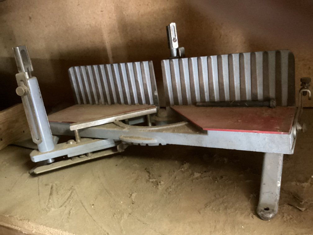 Miter Saw With Saw