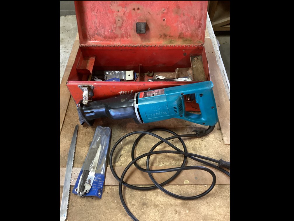 Milwaukee Receptor Saw With Blades