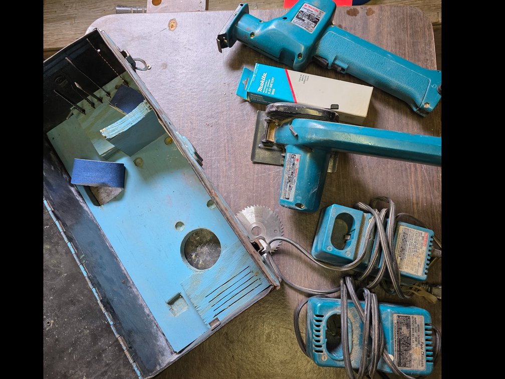 Makita 85mm Circular Saw, Reciprocating Saw, Chargers, Blades, and a Battery