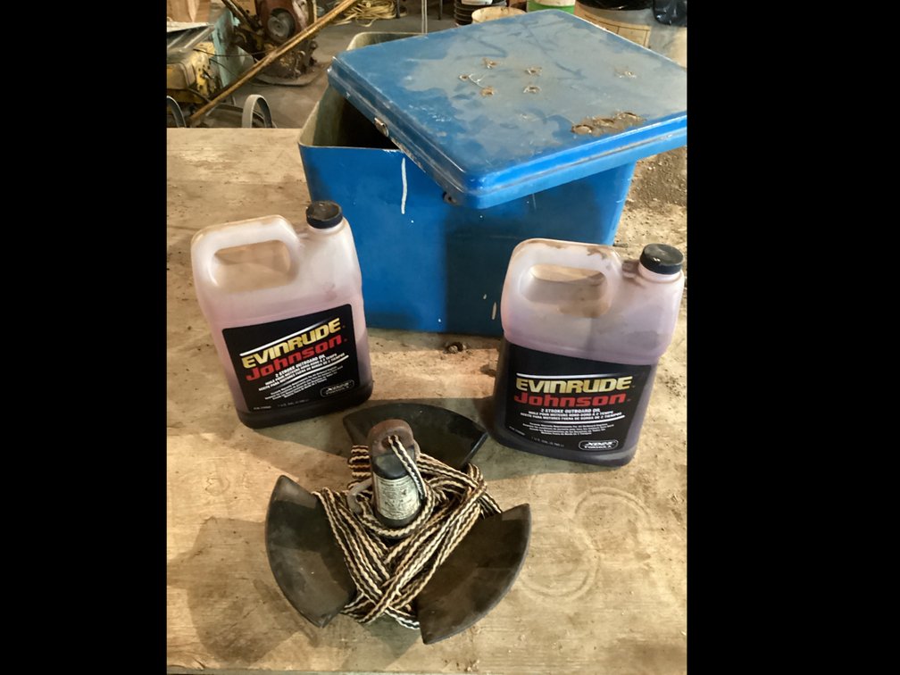 Fiberglass Box - Roloff Supreme Anchor 10# - Evinrude Johnson 2 Stroke Outboard Oil