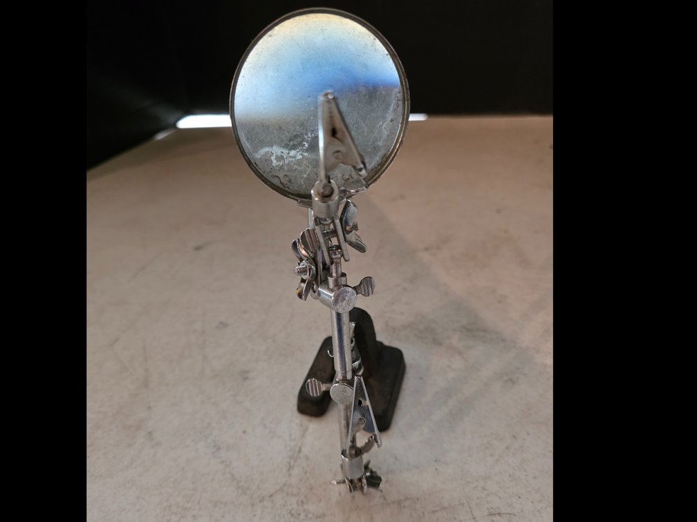 Soldering Clamp With Magnifying Glass