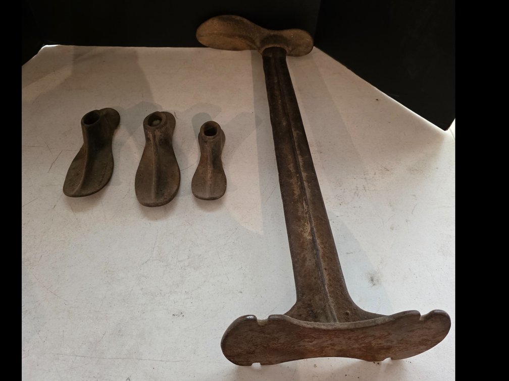 Cast Iron Shoe Form