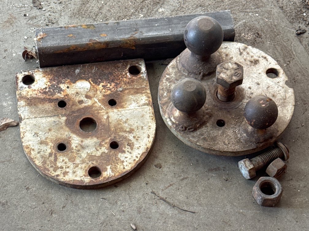 Goose Neck Hitch Plate