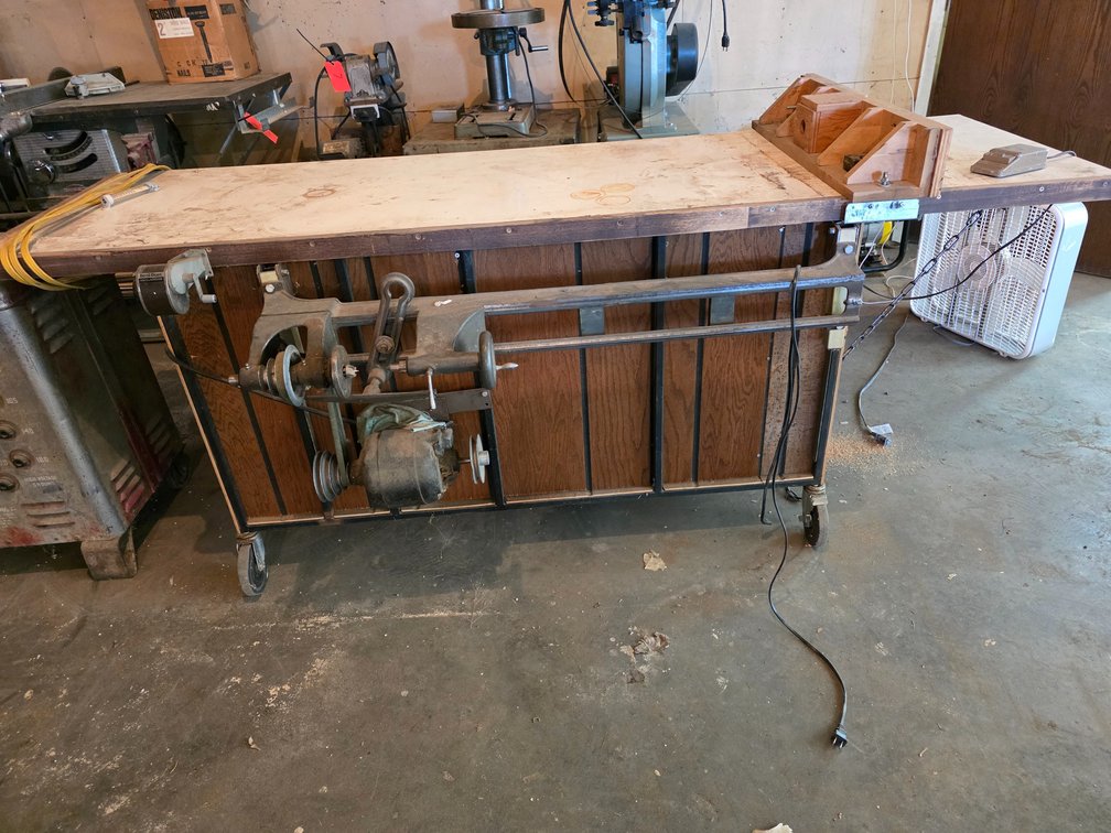 Work Bench with Lathe, Vice, Outlets