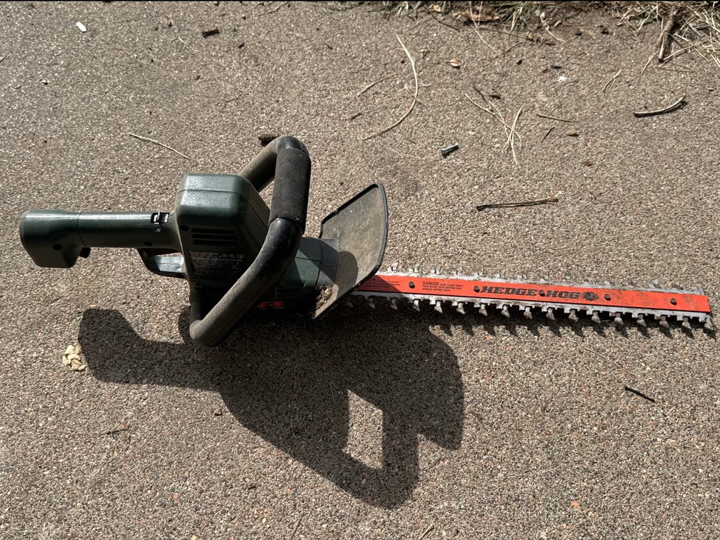 Black & Decker Electric 18” Hedge Hog