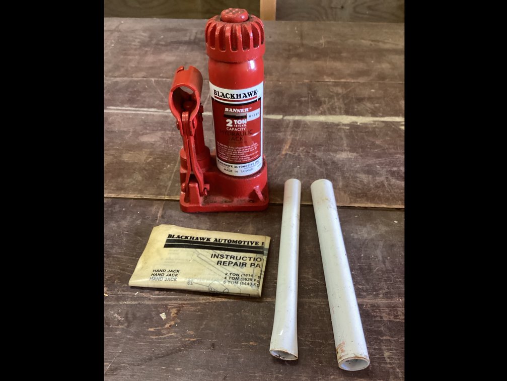 BlackHawk 2 Ton Hydraulic Jack