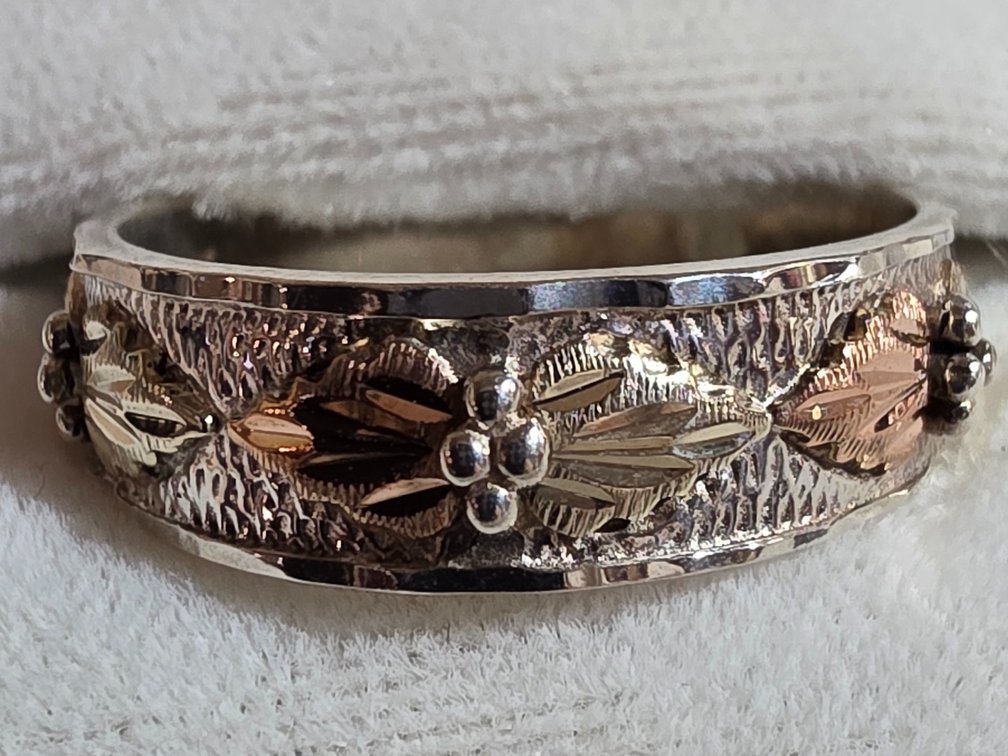 Mens Black Hills Gold and Silver Ring