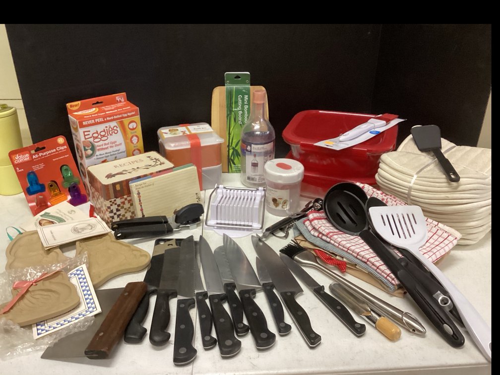 Assorted Kitchen Items