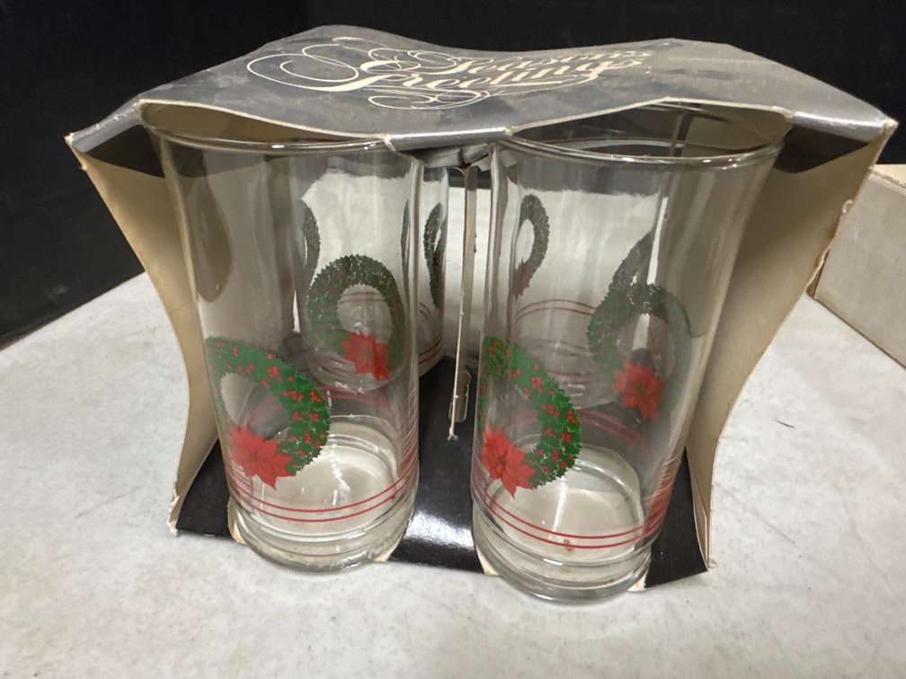 Season Greetings Drinking Glasses