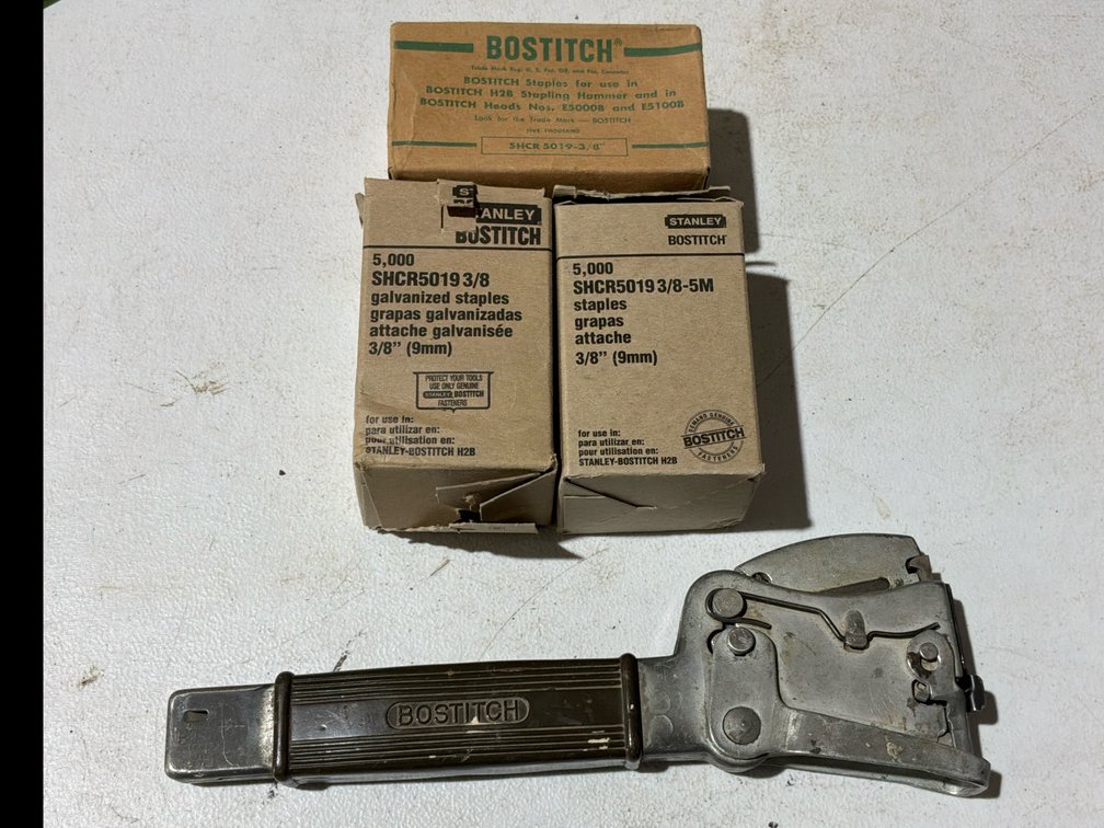 Bostitch Heavy Duty Hammer Tacker & Staples