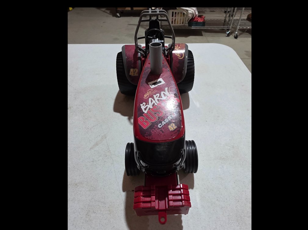 Barn Buster ERTL Case Toy Tractor