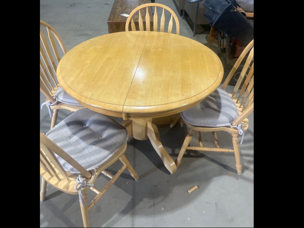 Kitchen Table And 4 Chairs
