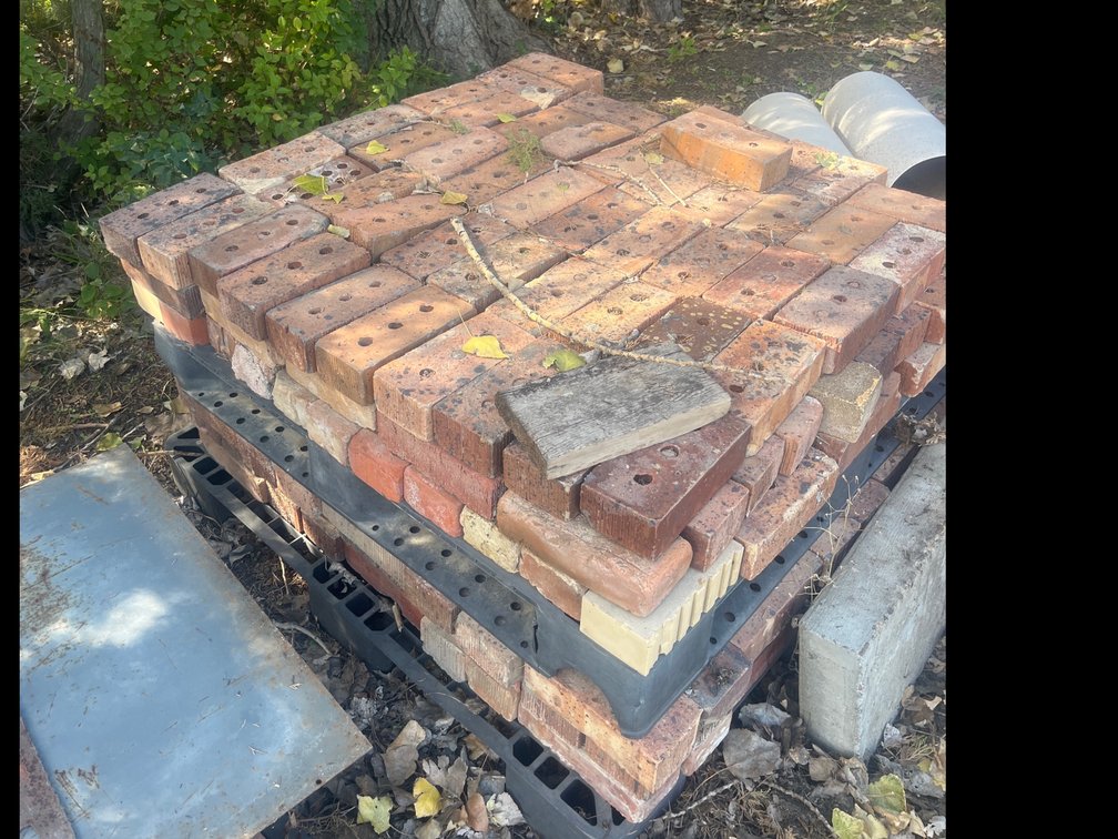 Pallets of assorted bricks