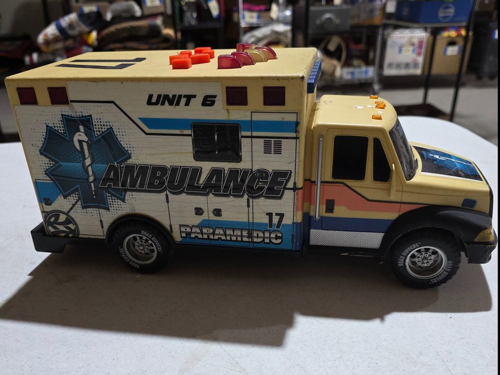 Road Ripper Ambulance 17 Toy