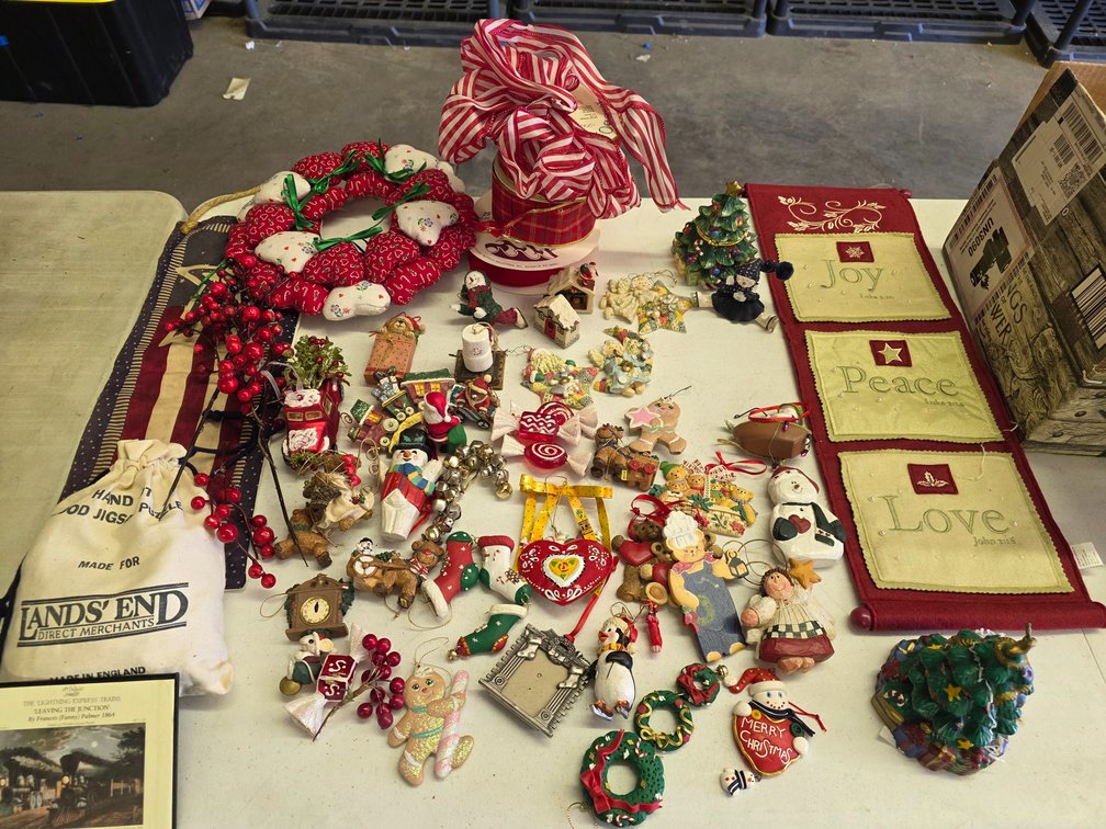 Christmas Ornaments, Puzzle, Wall Hangings, Ribbon