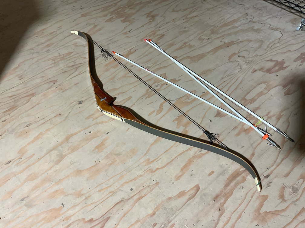 48” Kodiak Magnum Fiberglass Bow W/ 3 Fishing Arrows