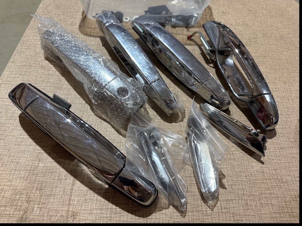 2011 GMC 2500 Pickup Door Handles