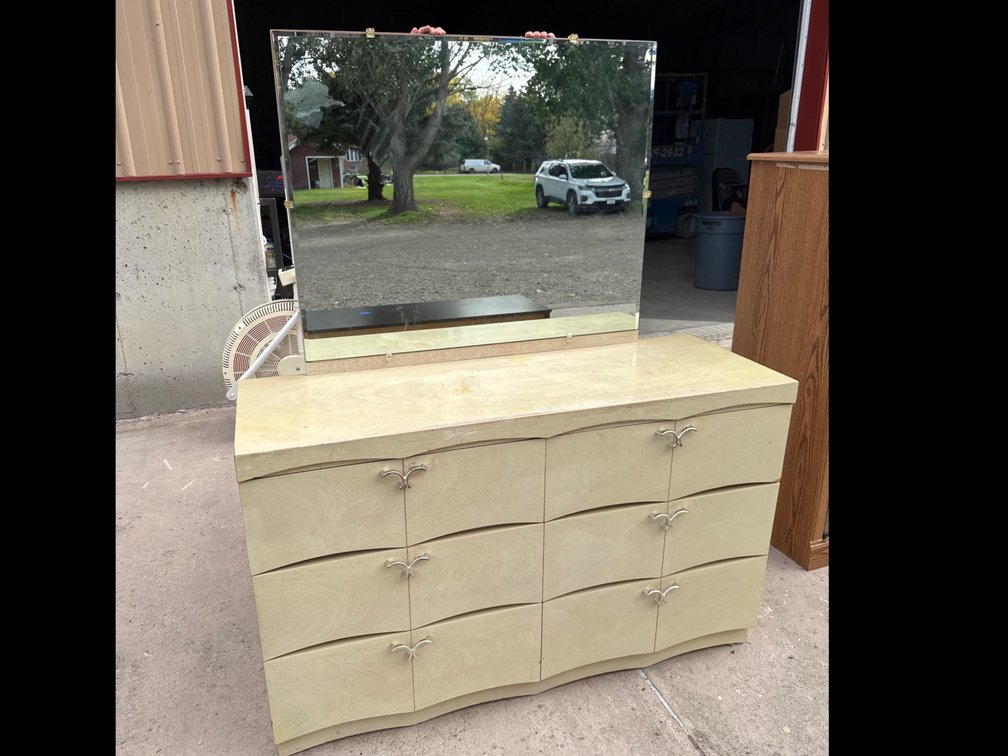 6 Drawer Dresser W/Mirror