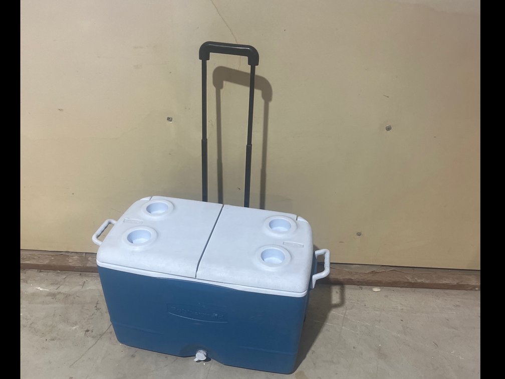 Rubbermaid Rolling Cooler