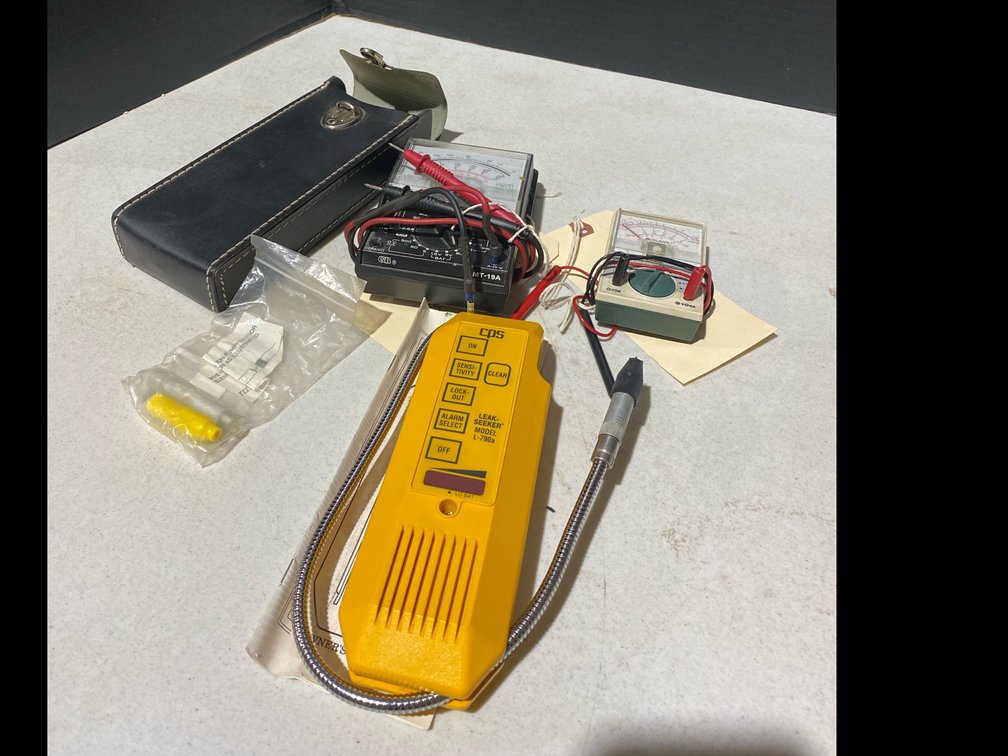 Refrigerant Leak Seeker & Volt Meters