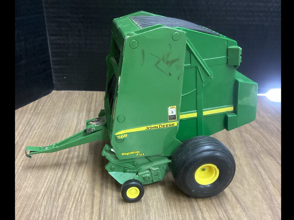 John Deere Bailer Die Cast 1/16 Scale