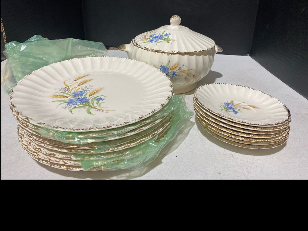 American Limoges Wheatfield Fluted Edge 22K Gold Trim