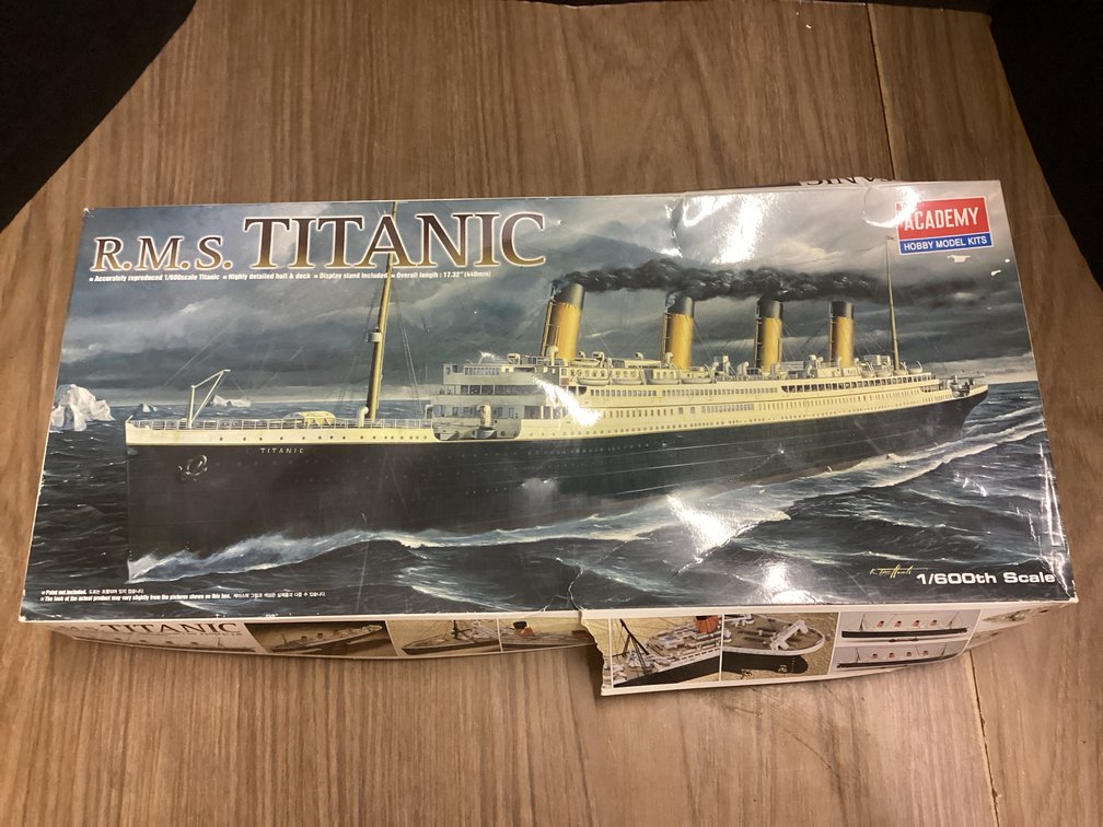 R.M.S. Titanic Model Kit