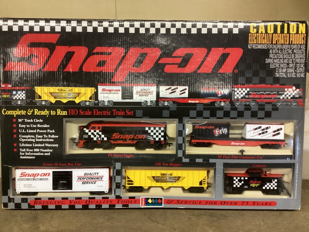 Snap On HO Scale Electric Train Set