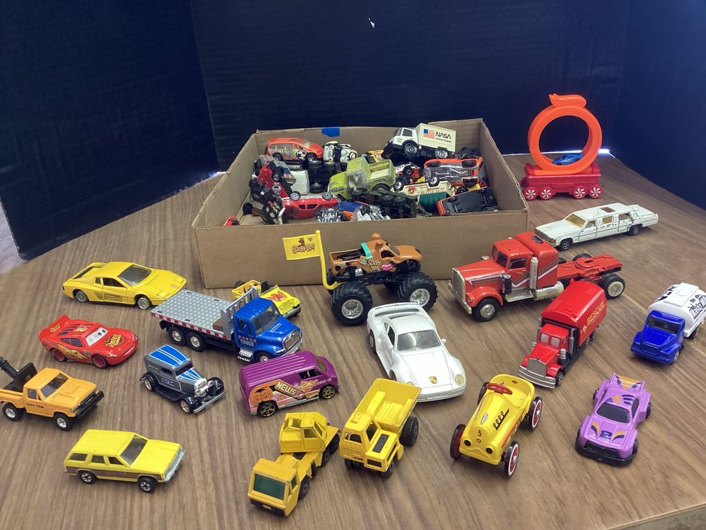 Matchbox, Hotwheels, & Other Toy Cars & Trucks