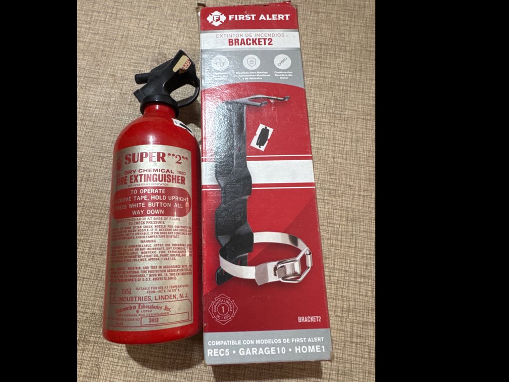 Rad Cap Super “2” Dry Chemical Fire Extinguisher and Bracket2