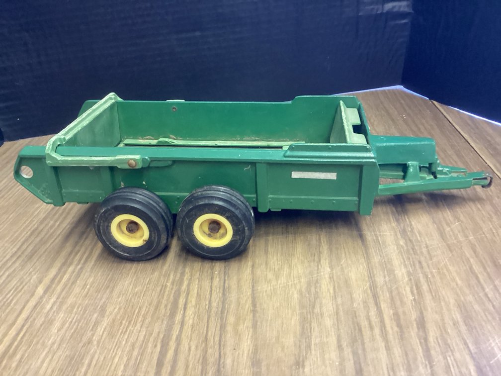 John Deere Hydra Push Manure Spreader Cast