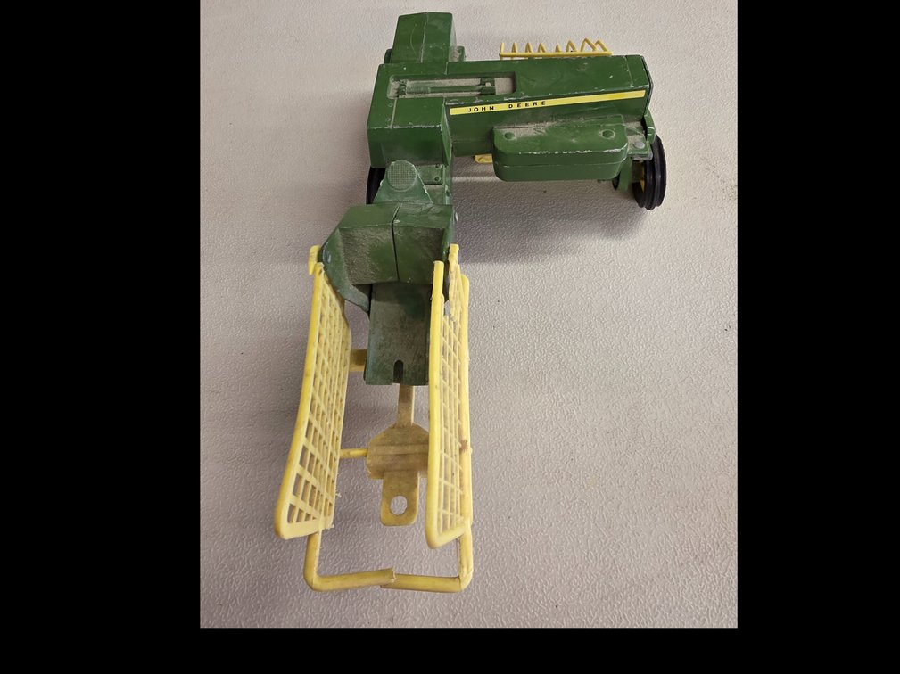 ERTL John Deere 1/16scale Hay Baler