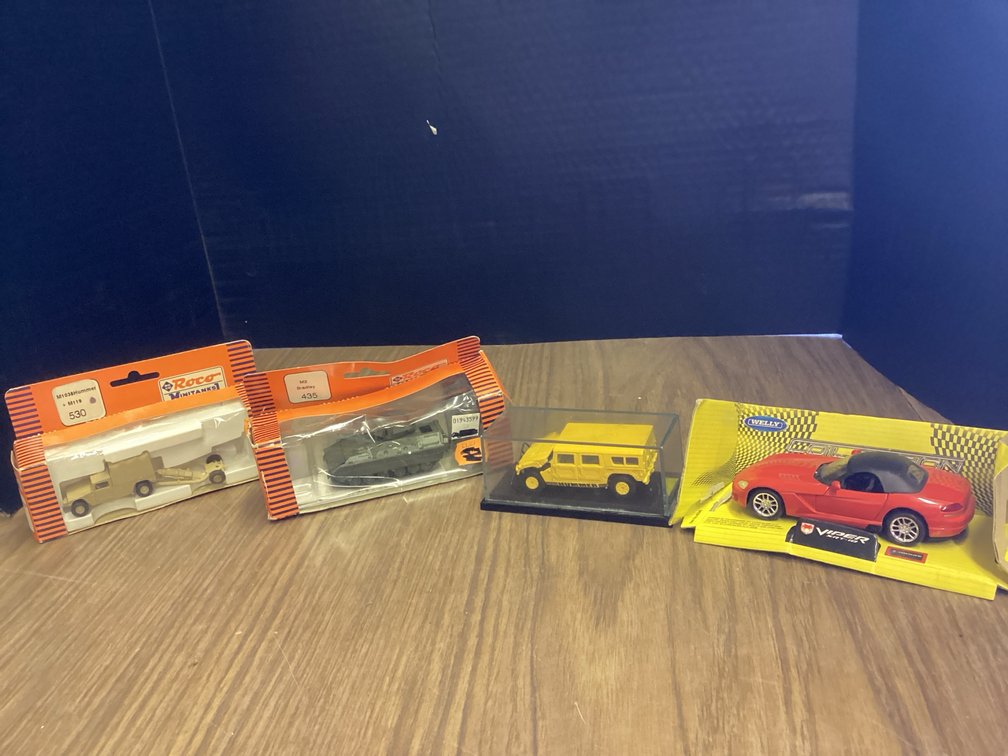 Roco Toy Minitanks & Die Cast Hummer & Viper