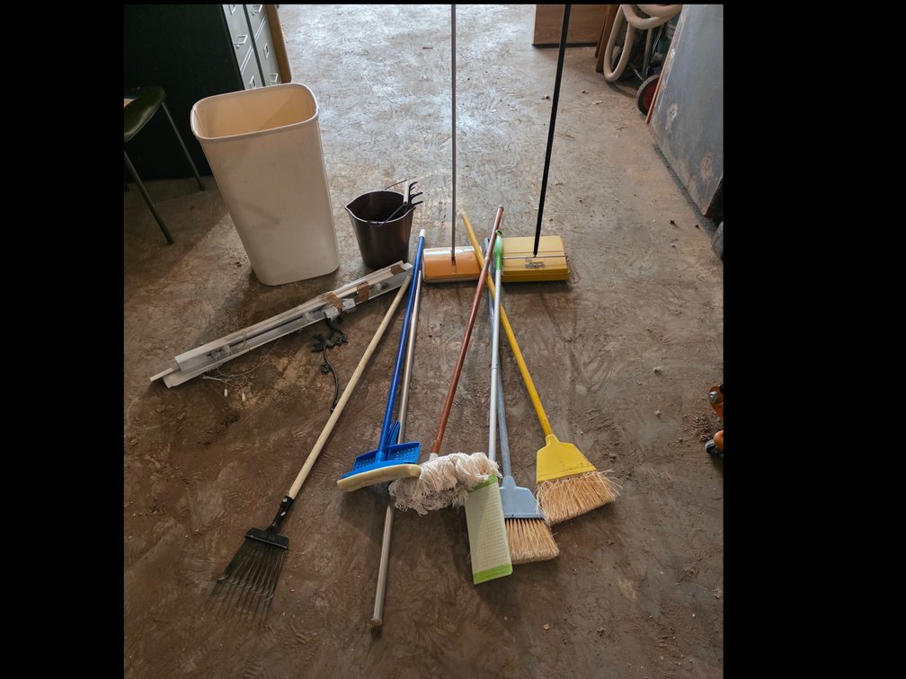 Mops, Brooms, Trash Can, Sweepers, Garden  Rakes, Mini Blinds