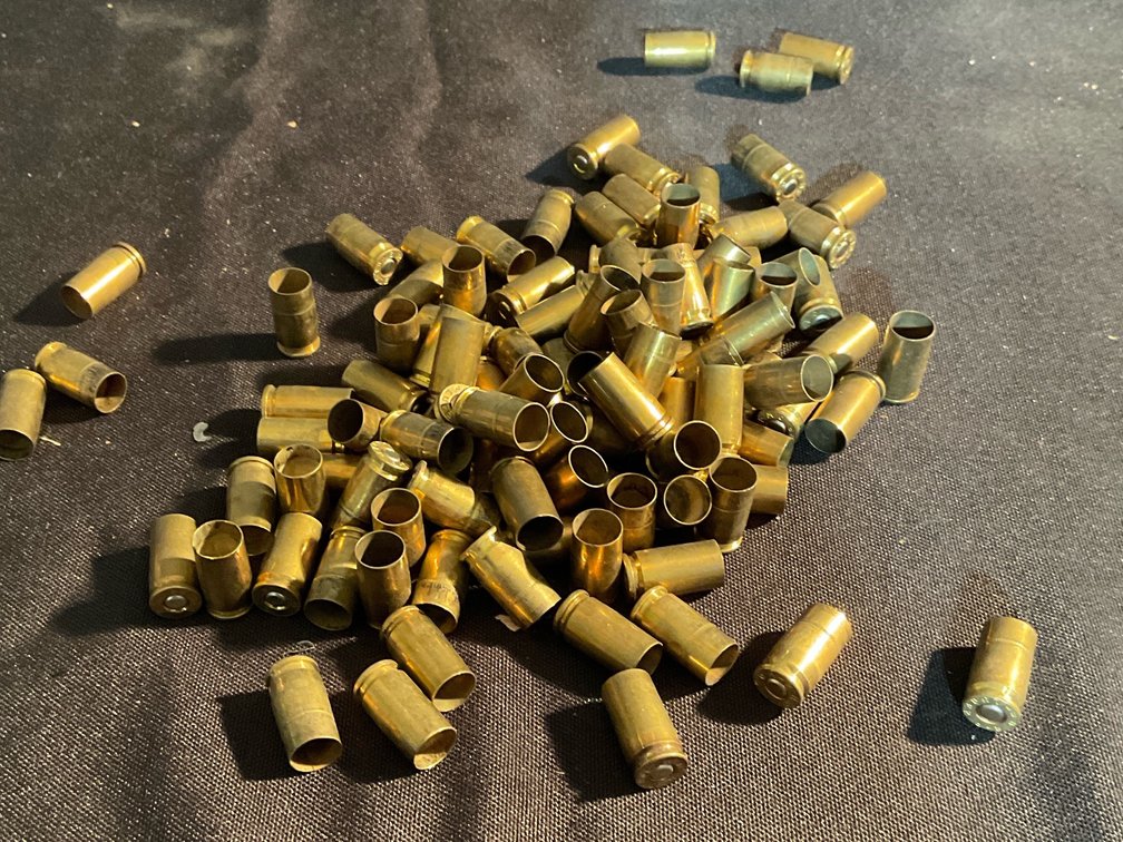 Assorted Primed 9mm Brass Casings (Approx. 100)