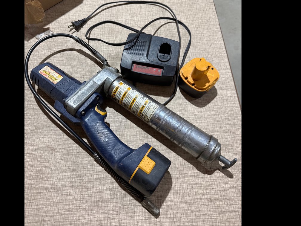 Battery Powered Grease Gun, Ex. Battery and Charger