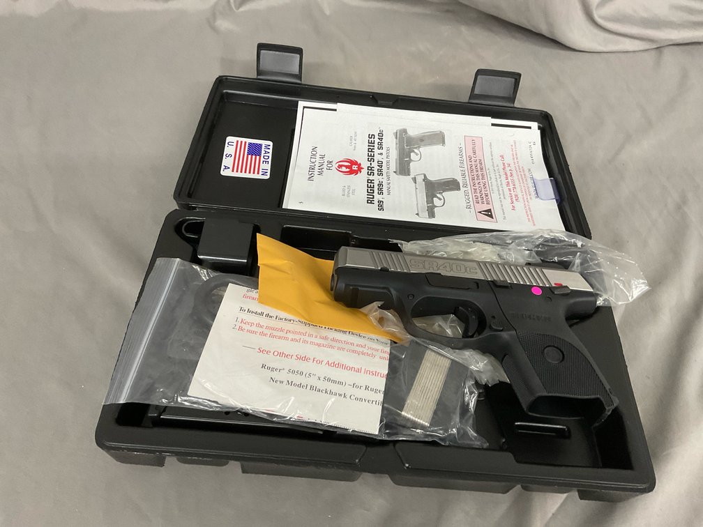 Ruger SR40c 40 S&W semi Auto Pistol