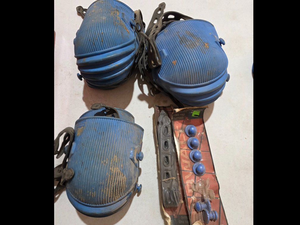 Knee Pads, Knee Pad Buttons and Straps